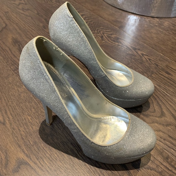 ALDO silver glitter stiletto closed-toe, round pumps. - Picture 2 of 4